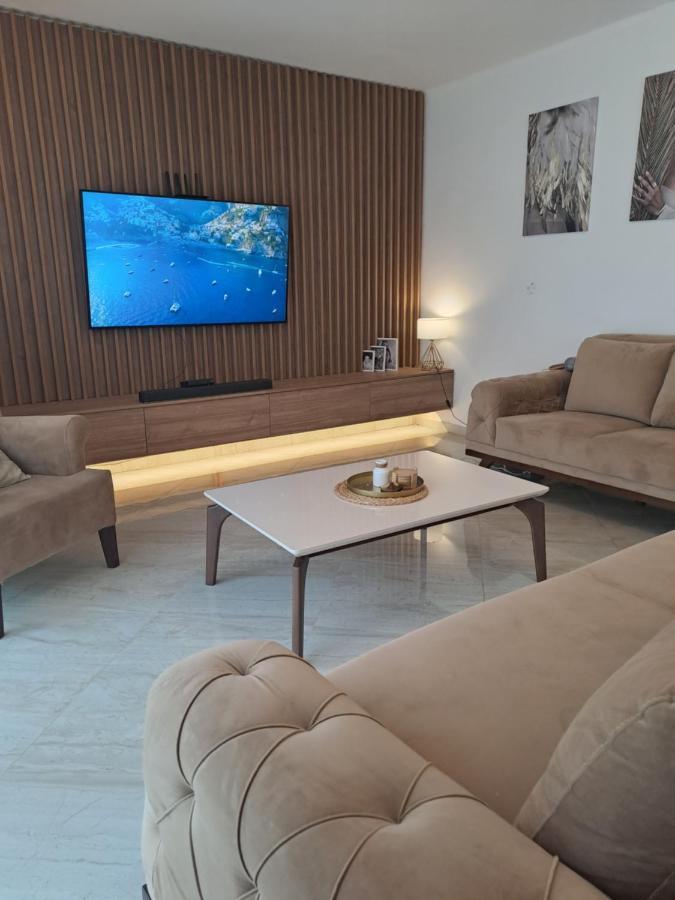 Lux Apartment Jovanovic 蒂瓦特 外观 照片